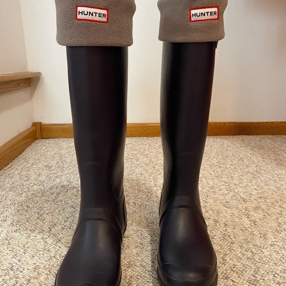 Hunter Tall Wellie Rain Boots (sold w/ boot socks) - Picture 1 of 5